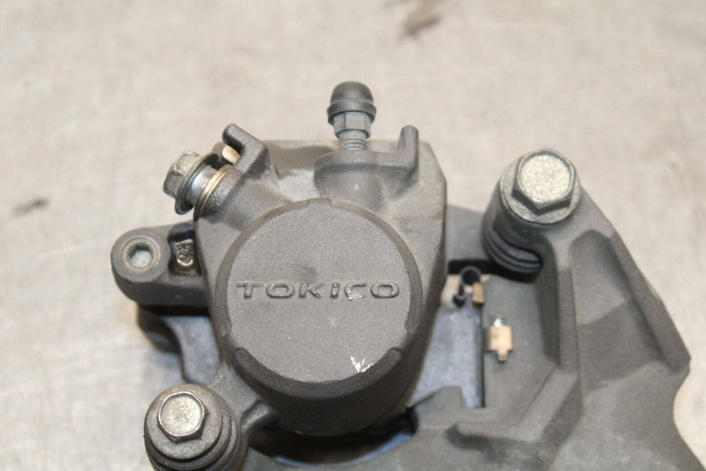 08-09 SUZUKI GSXR600 REAR BACK BRAKE CALIPER W MOUNT BRACKET BB728