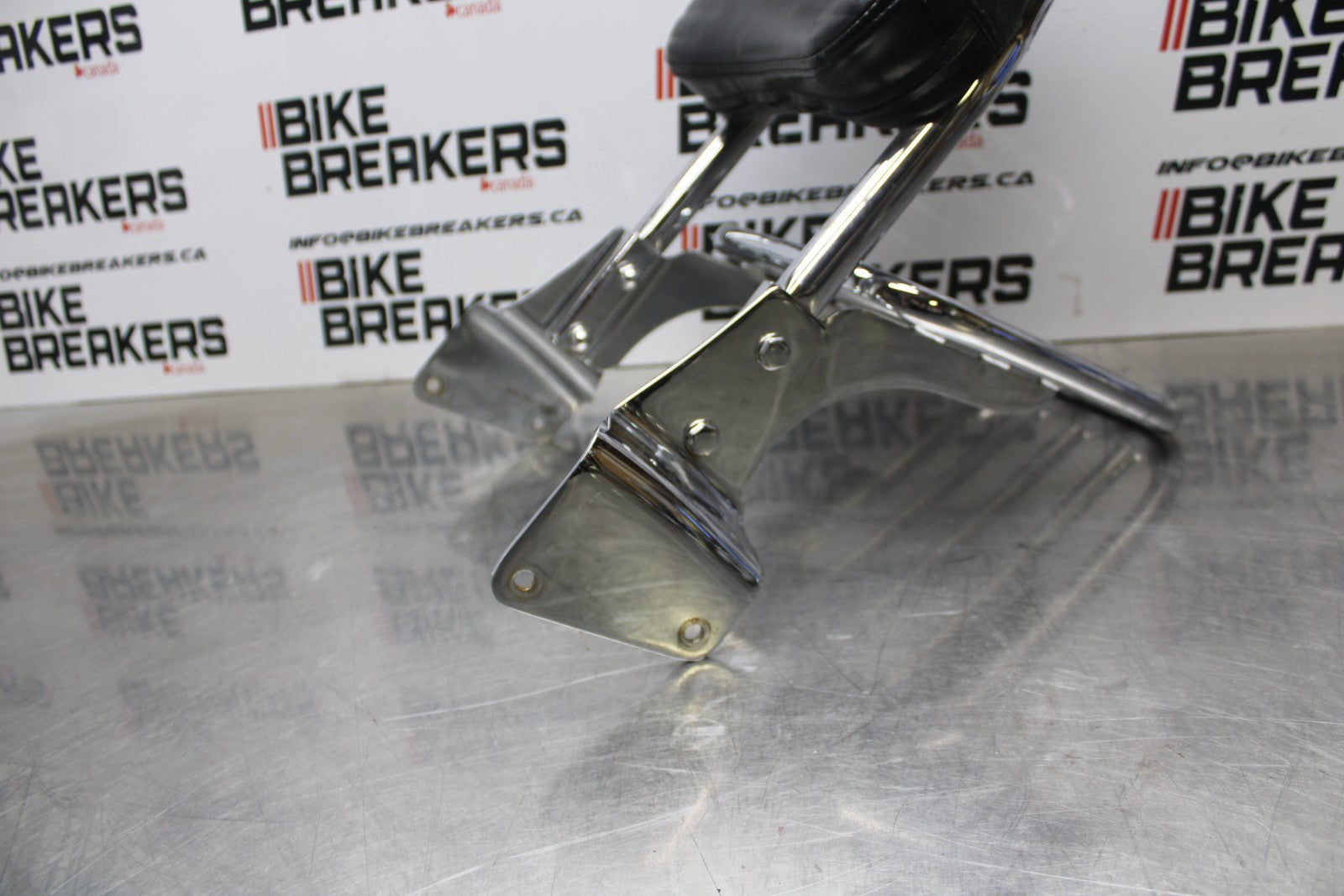 03-08 KAWASAKI VULCAN 1600 BACK REST SISSY BAR/ REAR RACK BB196