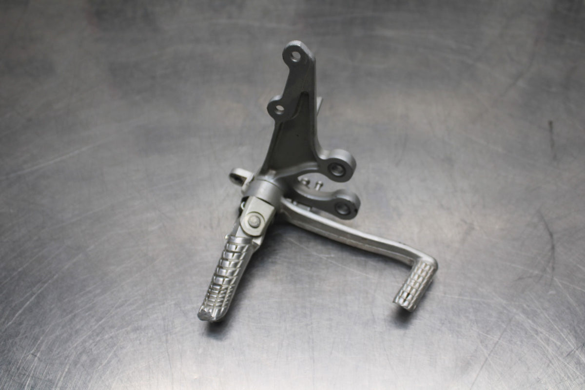 08-10 SUZUKI GSXR 600 RIGHT REARSET REAR SET DRIVER FOOT PEG REST STOP BB810