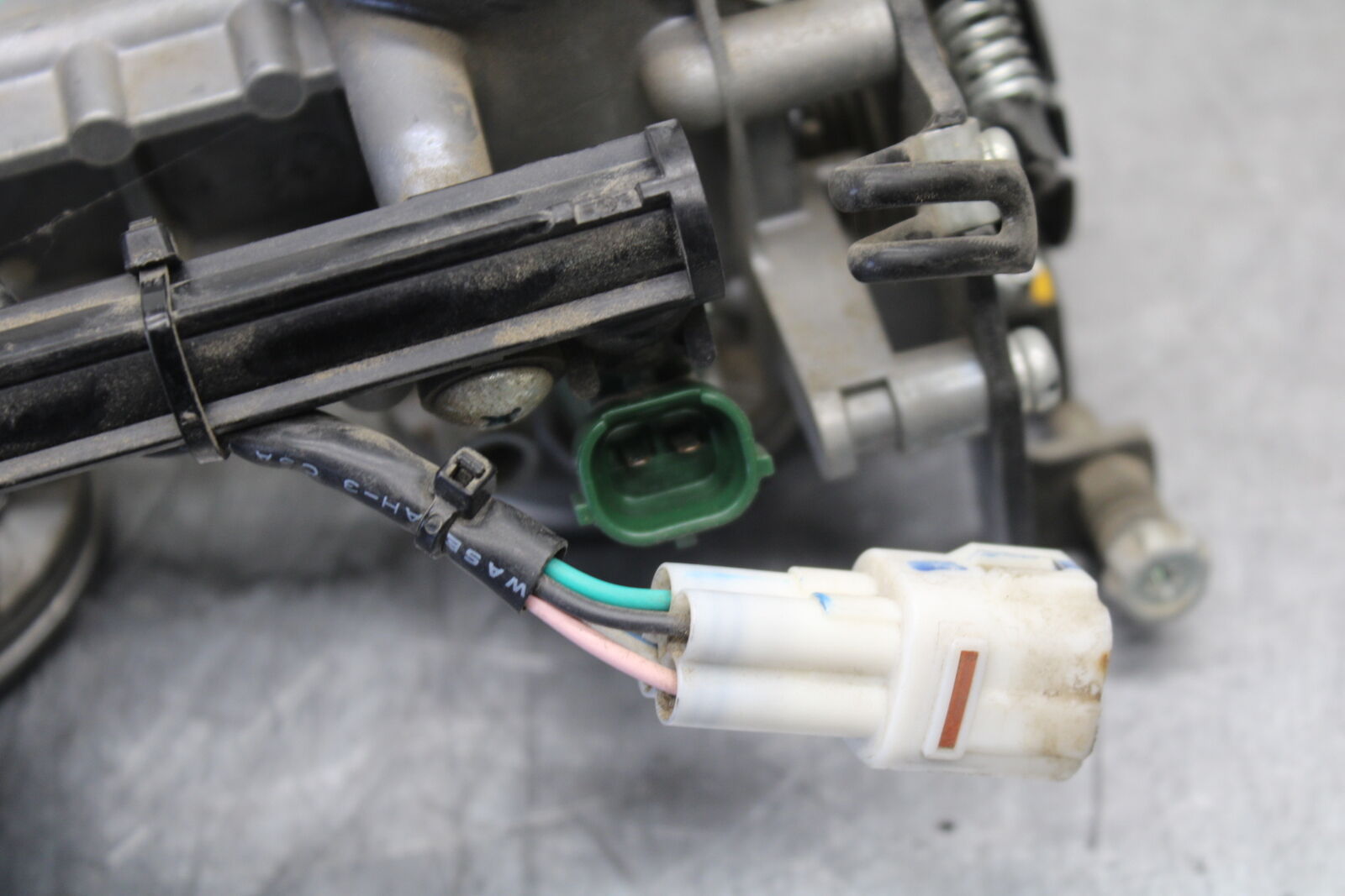 12-17 KAWASAKI ER-6N Z650 MAIN FUEL INJECTORS / THROTTLE BODIES BB709