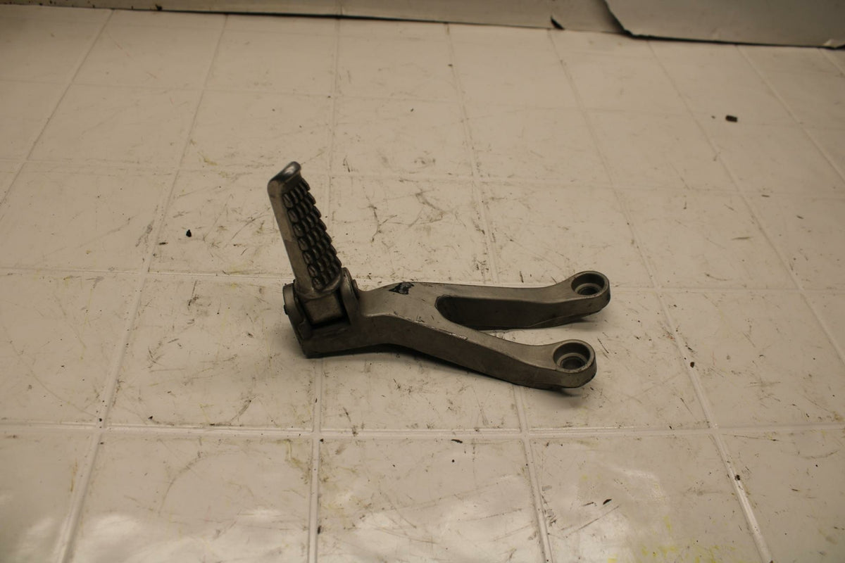 02-03 KAWASAKI NINJA ZX9R ZX900F RIGHT REAR BACK PASSENGER PEG BB06