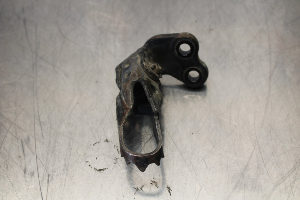 19 YAMAHA TTR230 LEFT RIGHT FOOT RESTS PEGS  BB146