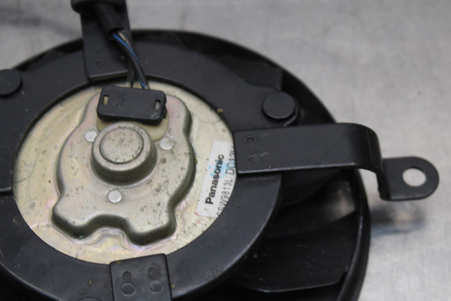 08 KAWASAKI VULCAN 900 ENGINE RADIATOR COOLING FAN BB184