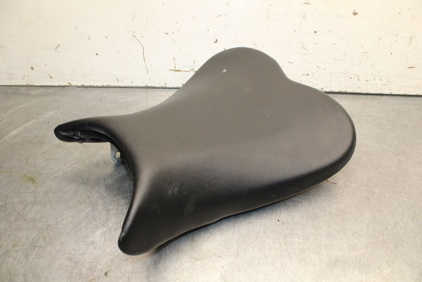 06-07 SUZUKI GSXR750 FRONT DRIVERS SEAT PAD SADDLE PILLION 45100-01H00-6BY BB670