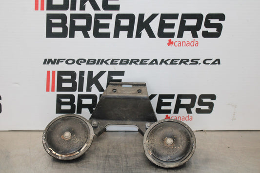 03-08 KAWASAKI VULCAN 1600 HORN SIGNAL SET & BRACKET BB196