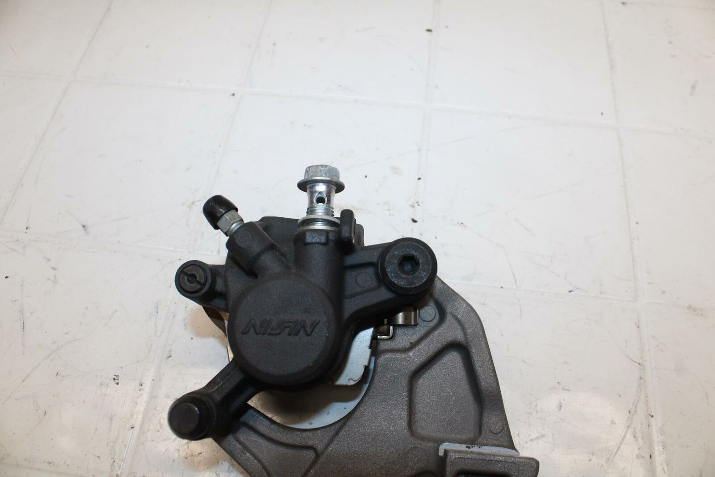 13 SUZUKI GSXR750 REAR BACK BRAKE CALIPER W MOUNT BRACKET 69100-47H10-999 BB17