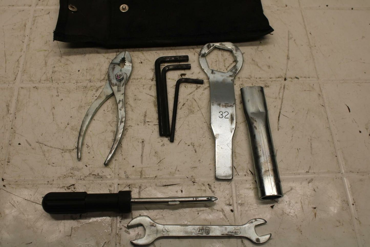 13-17 KAWASAKI NINJA ZX6R ZX636E STOCK TOOLS OEM TOOL BAG KIT SET BB409