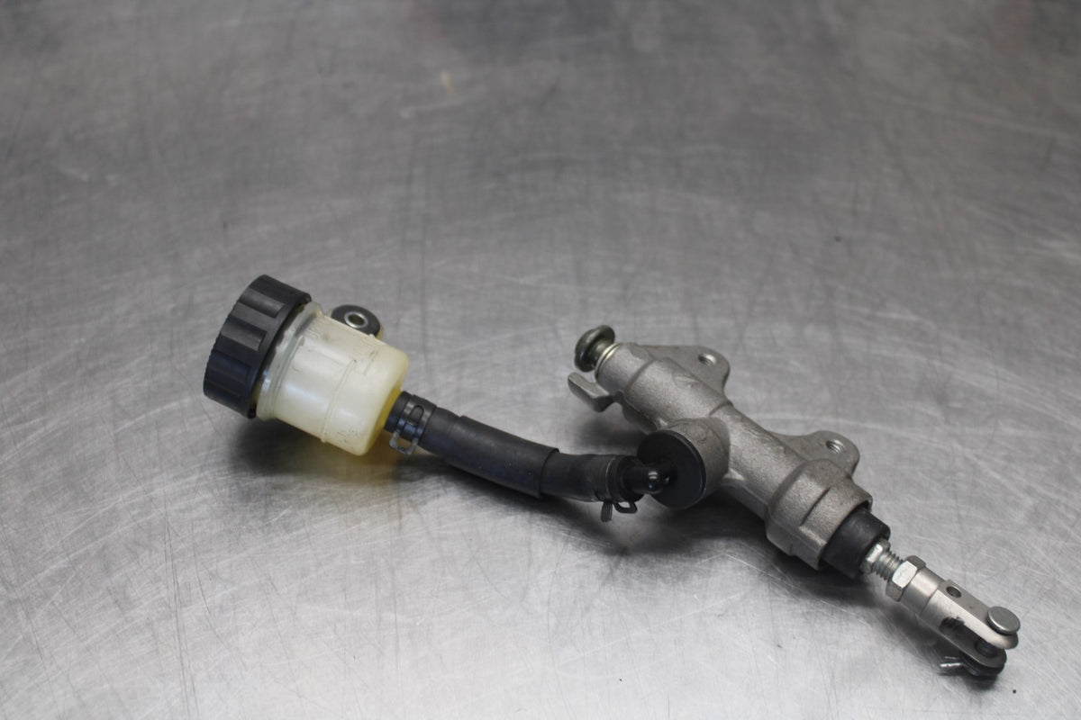 08-16 YAMAHA YZF R6 REAR BACK BRAKE MASTER CYLINDER W RESERVOIR BB929