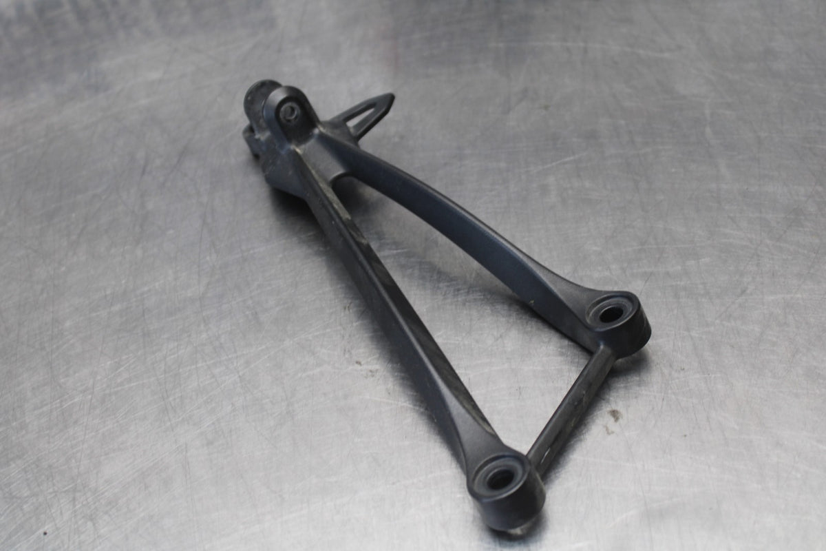 13-18 KAWASAKI NINJA ZX6R RIGHT REAR BACK PASSENGER PEG MOUNT BB908
