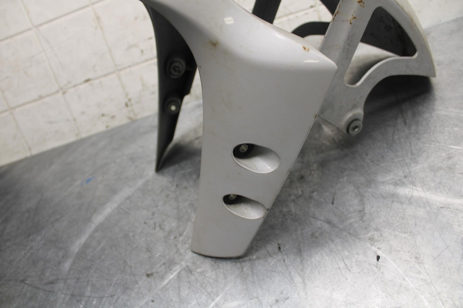 2013 Yamaha YZF R1 FRONT WHEEL FENDER COWL FAIRING  BB507