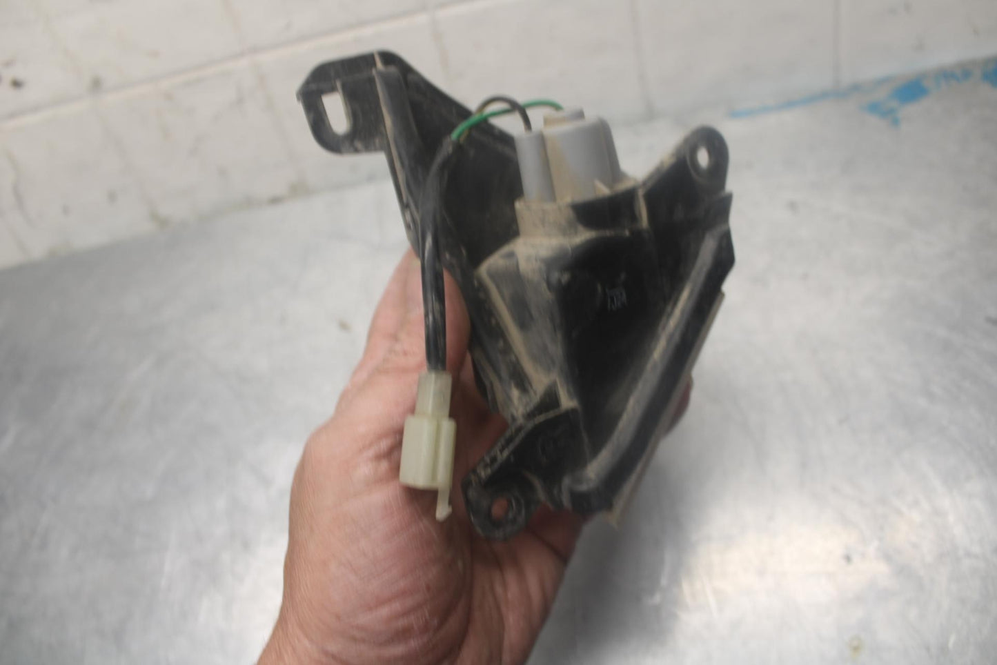 07-08 KAWASAKI NINJA ZX6R RIGHT FRONT TURN SIGNAL LIGHT INDICATOR BB456