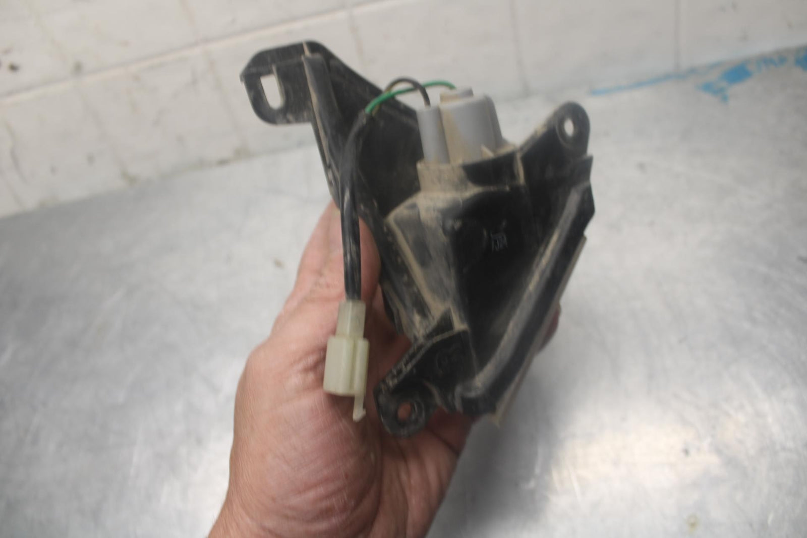 07-08 KAWASAKI NINJA ZX6R RIGHT FRONT TURN SIGNAL LIGHT INDICATOR BB456