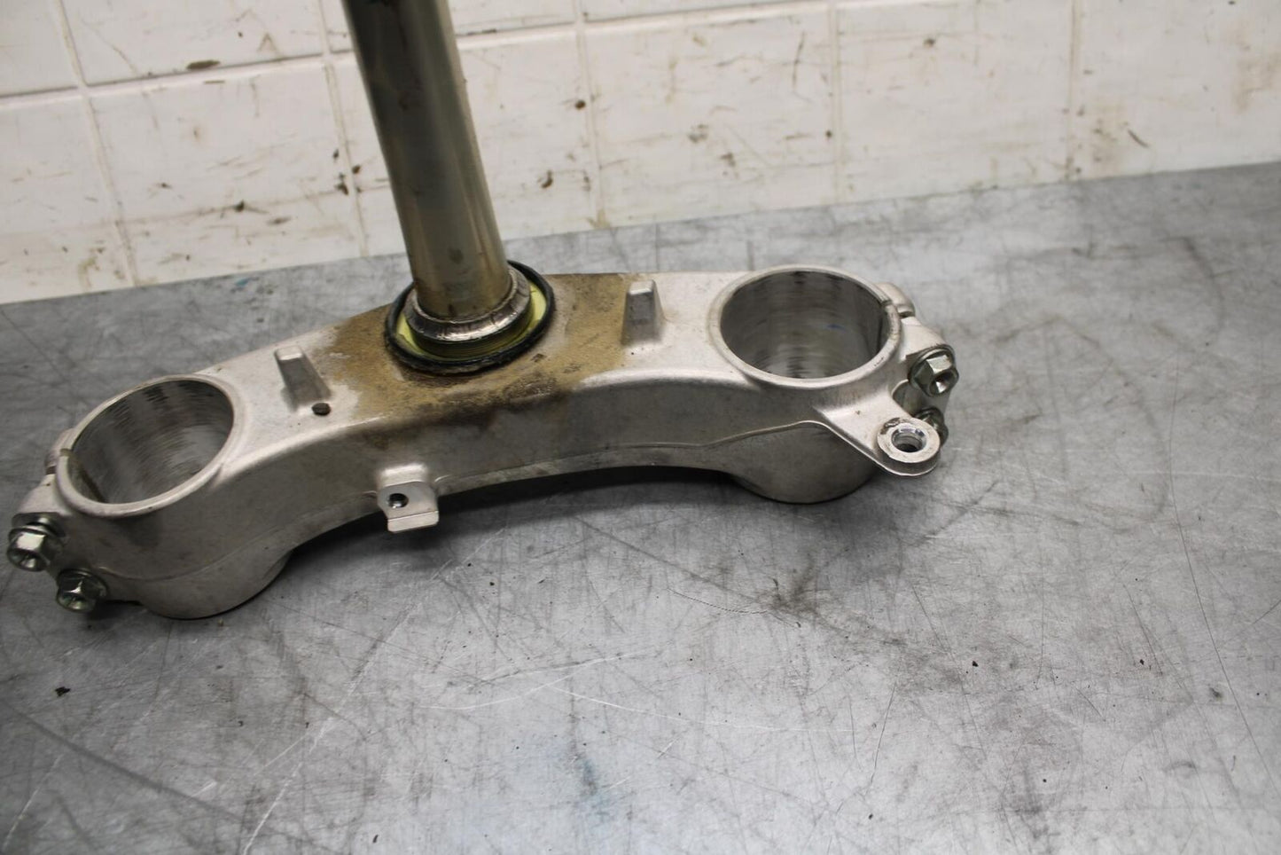 08-09 SUZUKI GSXR600 FRONT FORKS CLAMP LOWER TRIPLE TREE STEM 51410-01H10 BB468