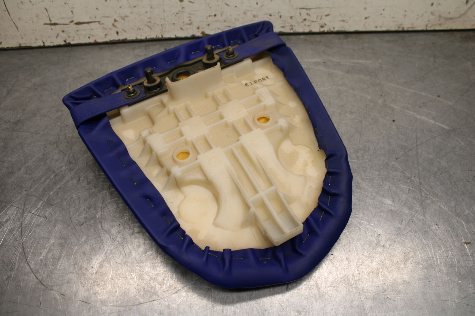 05-06 SUZUKI GSXR1000 REAR BACK PASSENGER TANDEM SEAT PAD SADDLE PILLION BB172