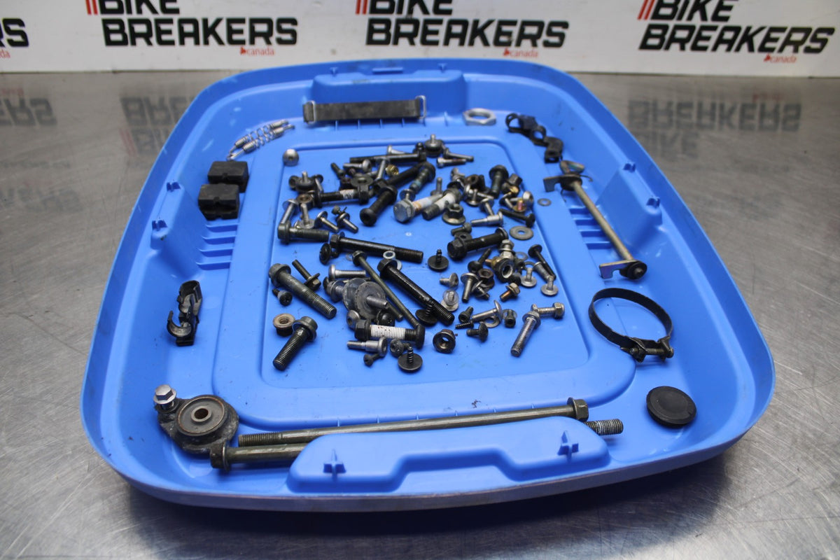 05 YAMAHA YZF R6 MOUNTING BOLTS HARDWARE MOTOR SCREWS BB814