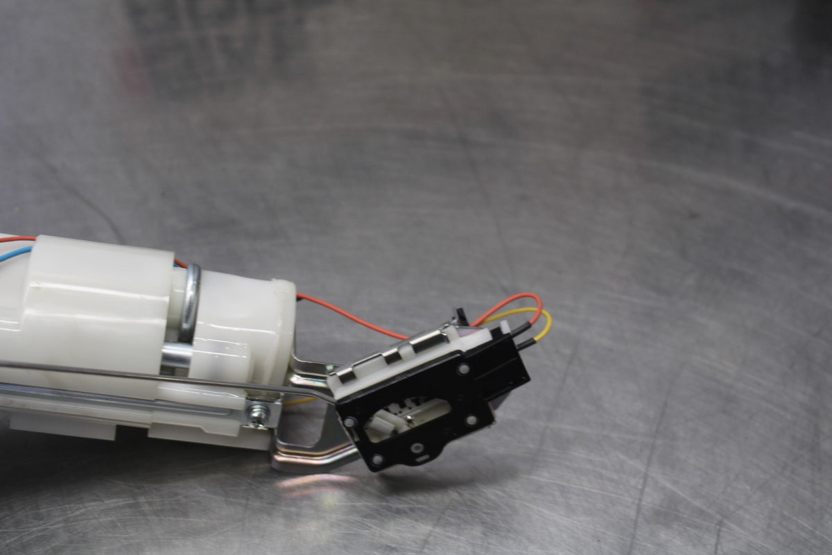 18 SUZUKI GSXR750 FUEL PUMP GAS PETROL SENDER UNIT BB891