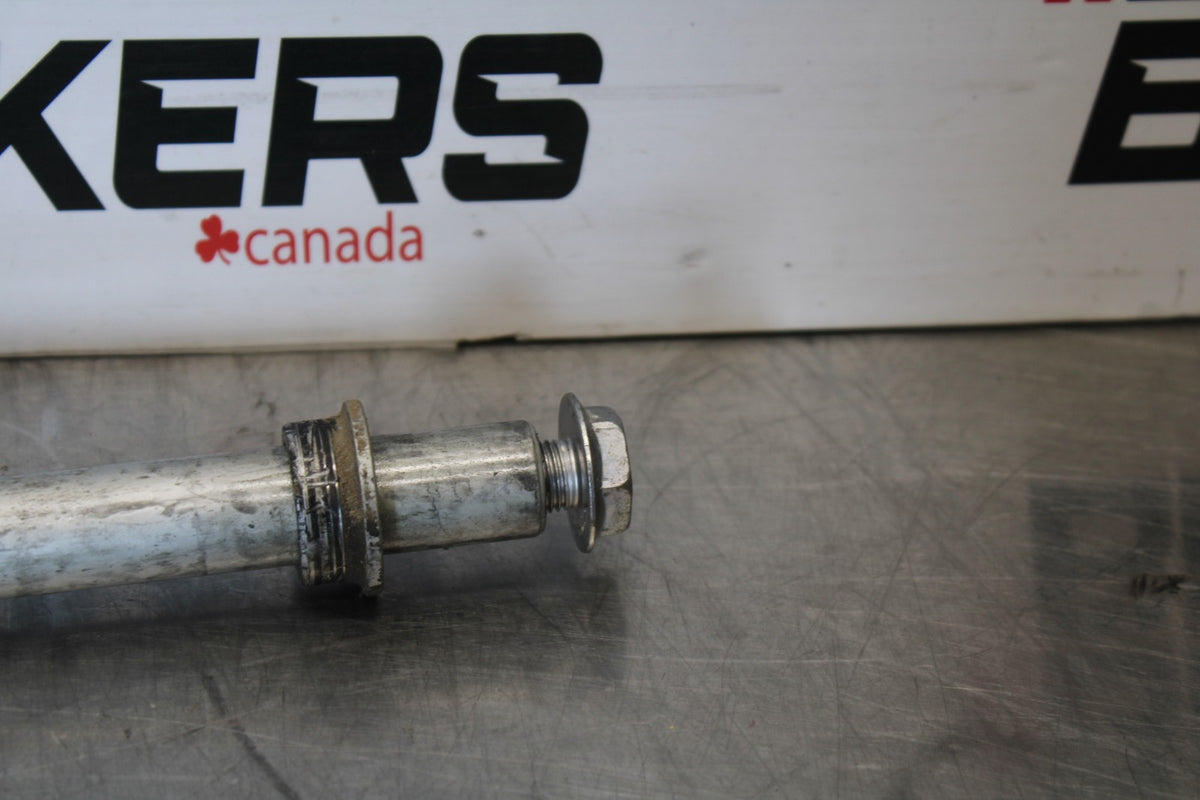 05-06 HONDA CBR600RR FRONT WHEEL RIM AXLE PIVOT BOLT BB893