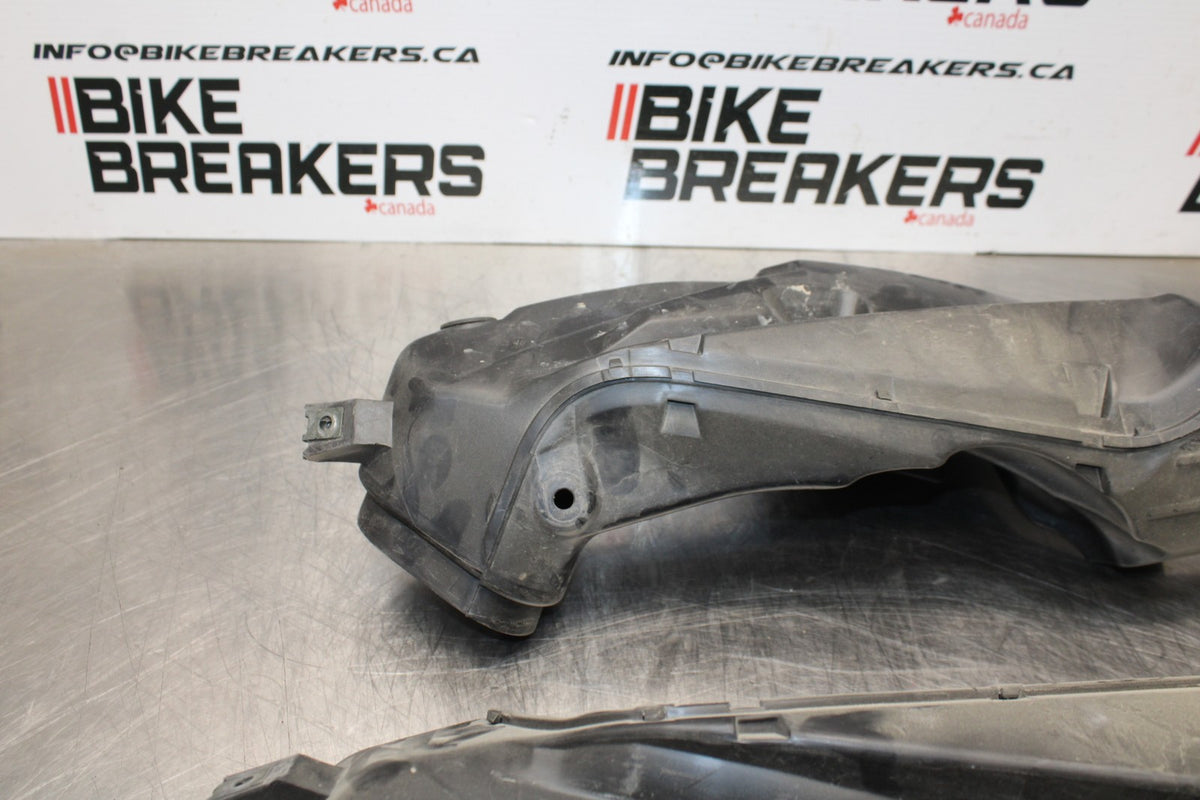 06-07 SUZUKI GSXR 600 RIGHT LEFT AIR INTAKE DUCTS BB178