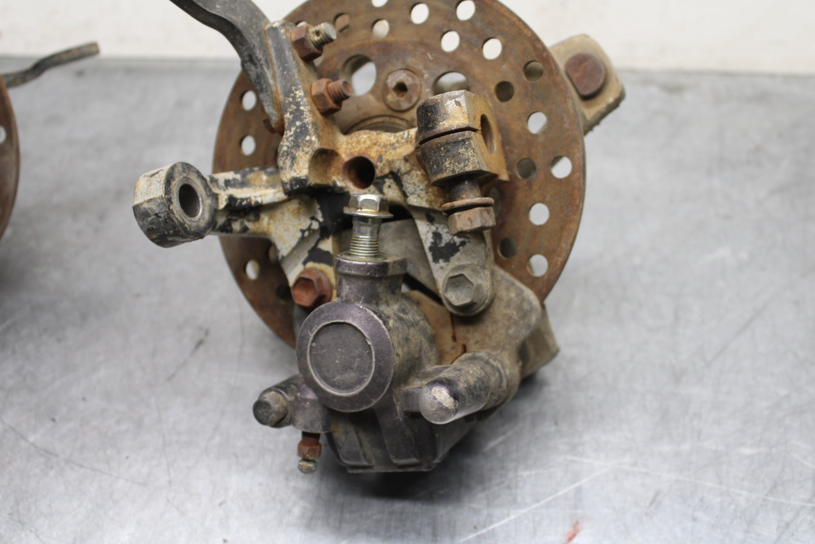 85-86 SUZUKI QUADRACER 250 FRONT WHEEL RIGHT LEFT HUBS HUB SET BB126
