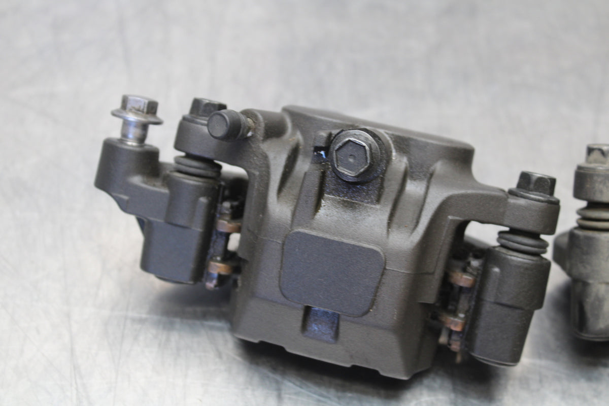 09-15 YAMAHA FZ6R RIGHT LEFT FRONT BRAKE CALIPER SET PAIR CALIPERS BB161