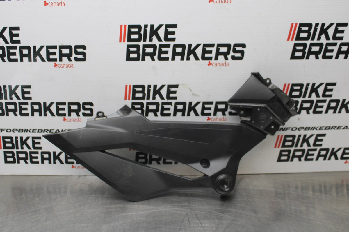 18-26 KAWASAKI Z400 RIGHT MID UPPER SIDE FAIRING COWL PLASTIC BB852