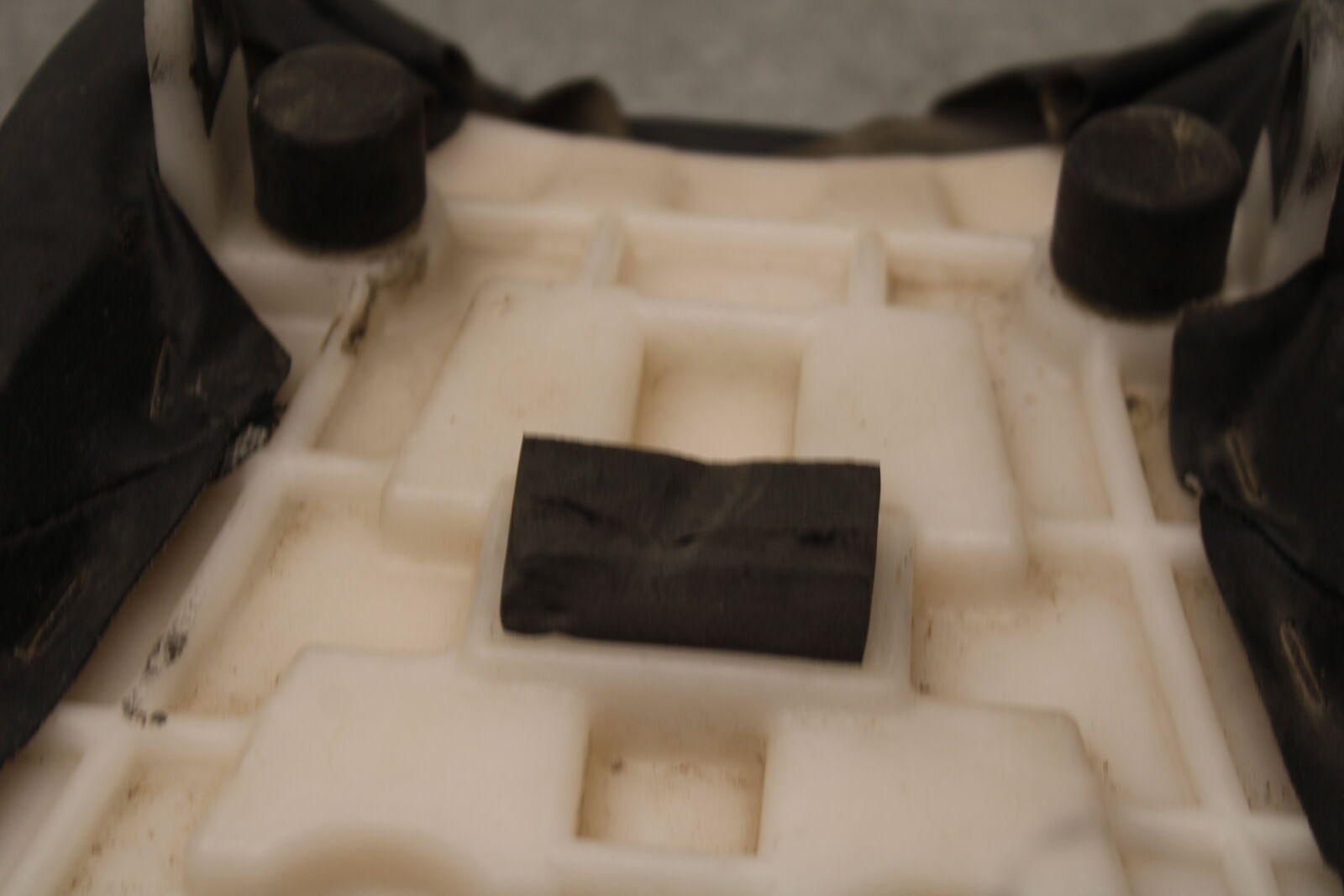 05-06 SUZUKI GSXR1000 FRONT DRIVERS SEAT PAD SADDLE 45100-41G01-6BY BB663