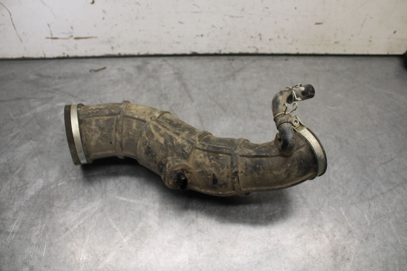 09-24 YAMAHA RAPTOR 700R AIR INTAKE INLET DUCT TUBE BB654