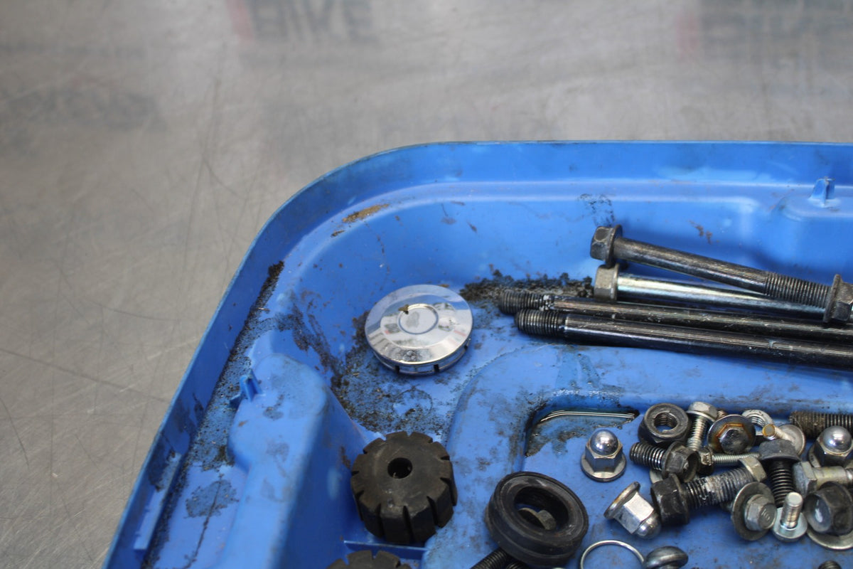 14 HONDA SHADOW 750 VT750C2B LEFTOVER MOUNTING BOLTS HARDWARE SCREWS BB867