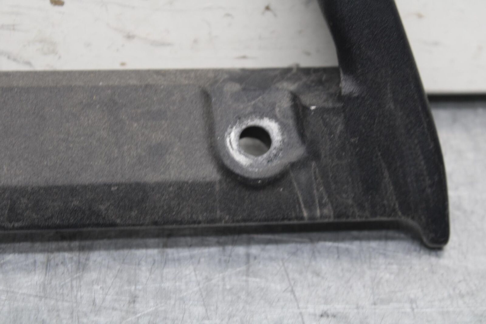 04-09 SUZUKI GS 500 FH GS500F PASSENGER REAR SEAT GRAB BAR HANDLE BB97