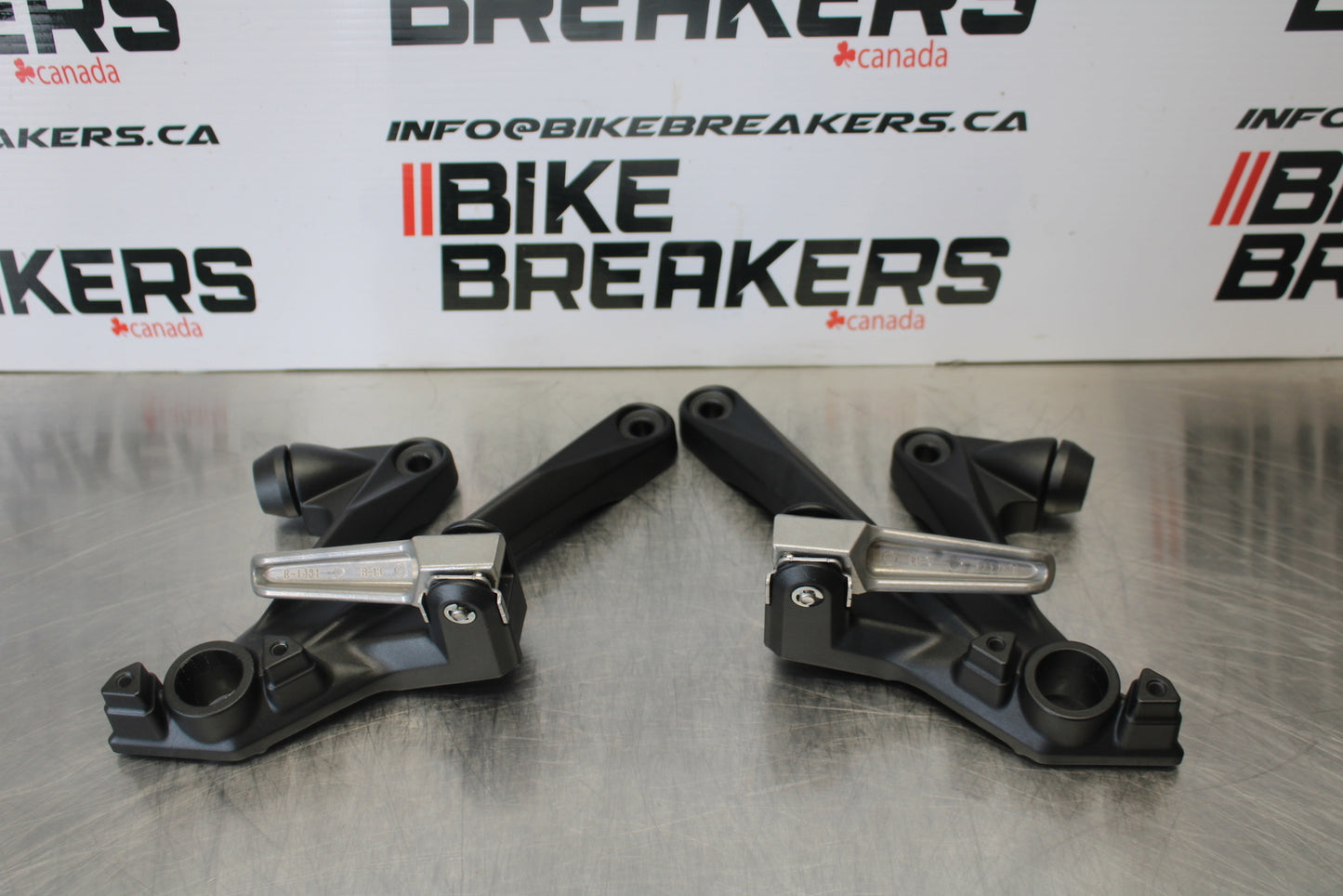 23-24 KAWASAKI NINJA ZX14R REAR BACK PASSENGER PEG SET PAIR BB169