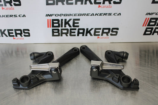23-24 KAWASAKI NINJA ZX14R REAR BACK PASSENGER PEG SET PAIR BB169