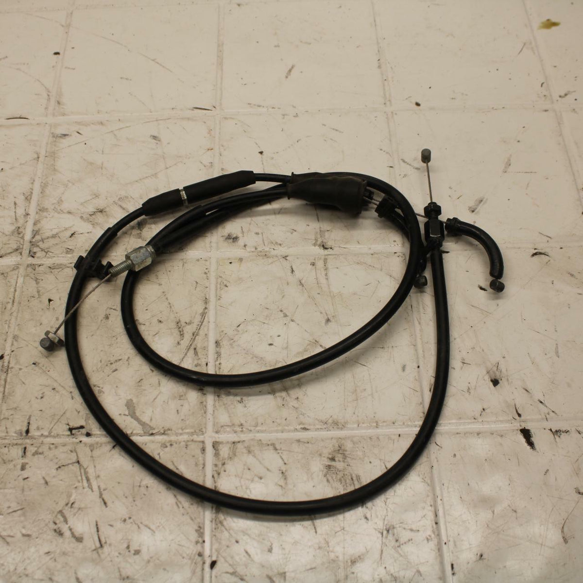07-08 YAMAHA YZF R1 THROTTLE CABLES LINES BB24
