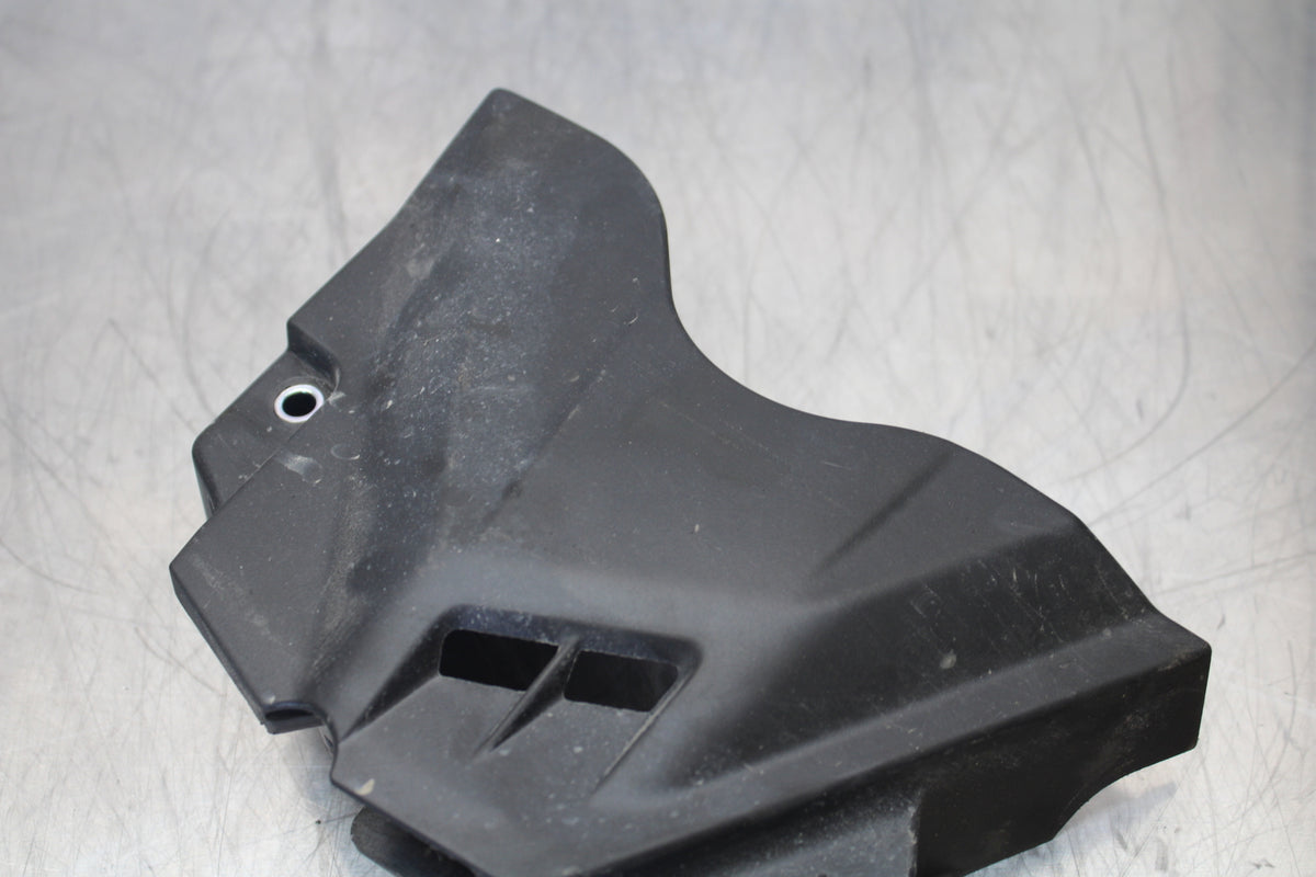 23 YAMAHA YZF R3 ENGINE SPROCKET COVER BB147
