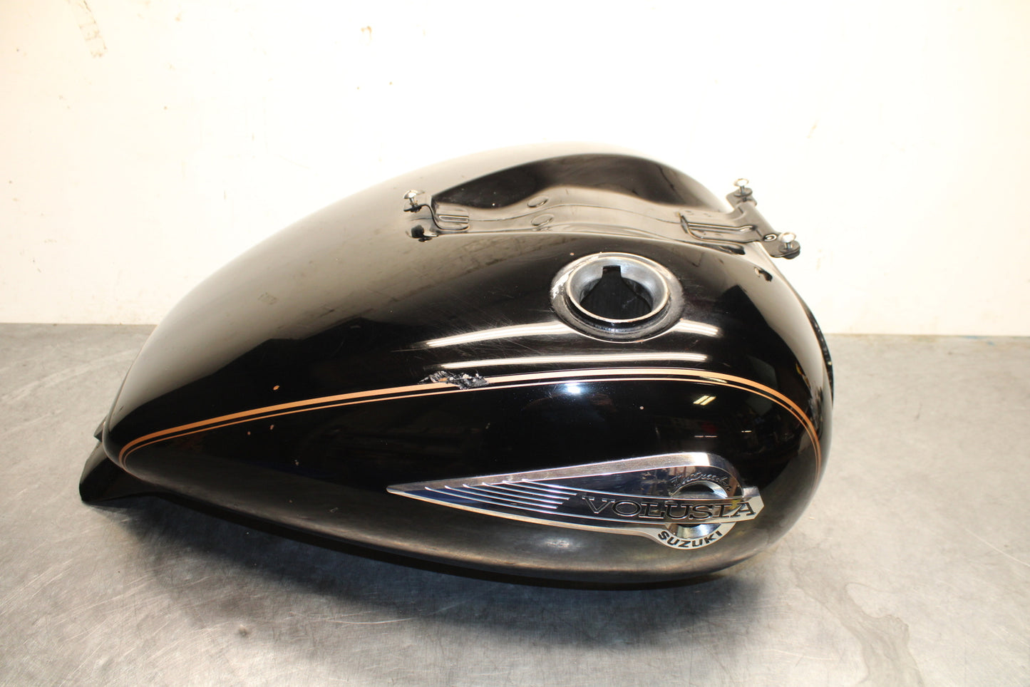 04 SUZUKI INTRUDER 800 GAS TANK FUEL PETROL RESERVOIR BB758
