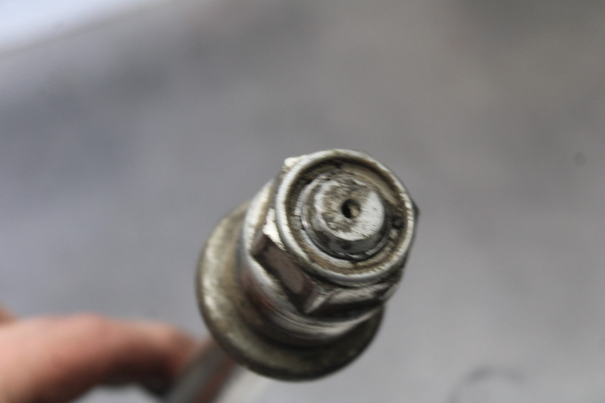 95 HONDA SHADOW 1100 REAR AXLE BACK WHEEL RIM PIVOT BOLT AXEL BB885