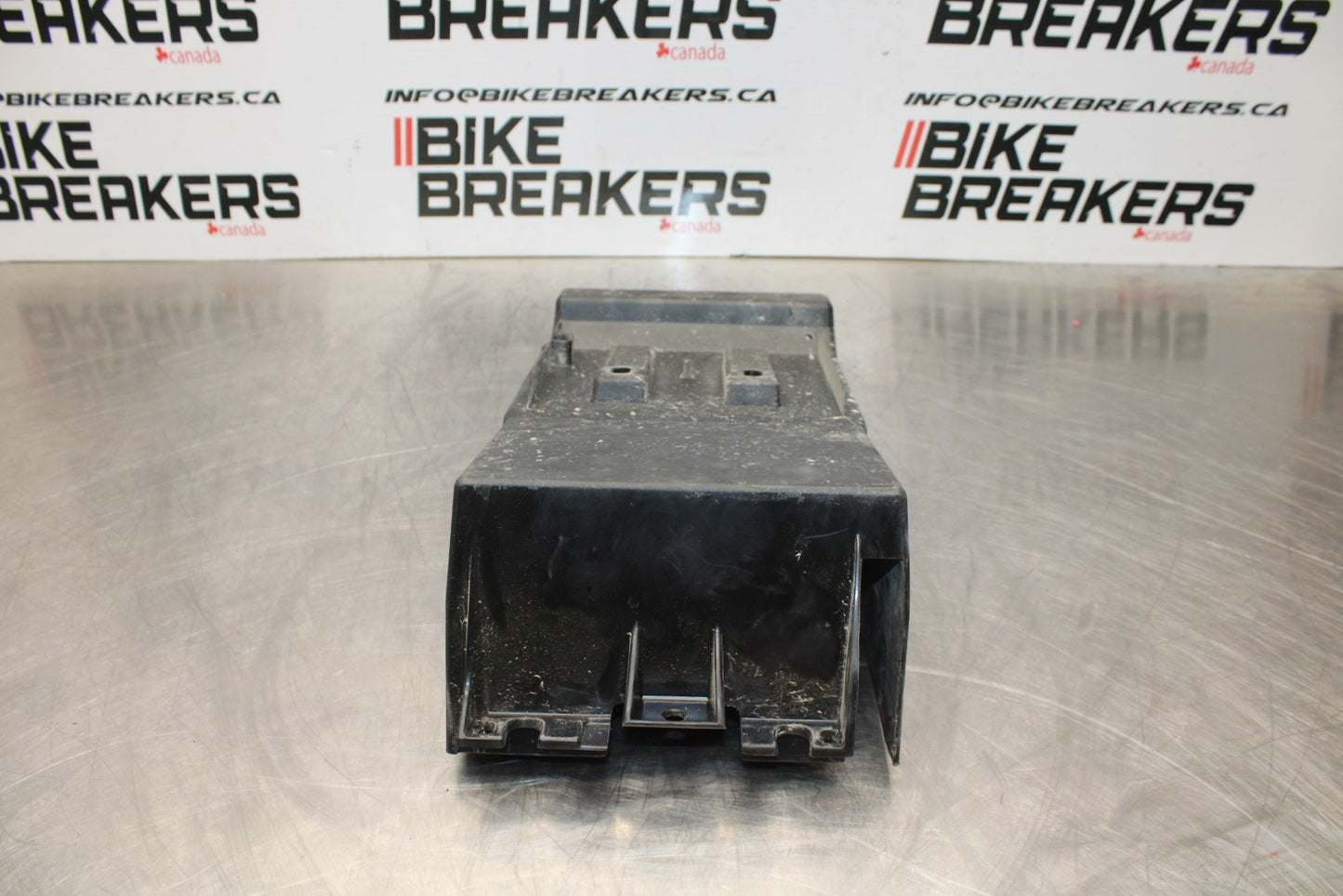 18-23 KAWASAKI NINJA 400 EX400 ABS REAR TAIL BATTERY TRAY PLASTIC BB177
