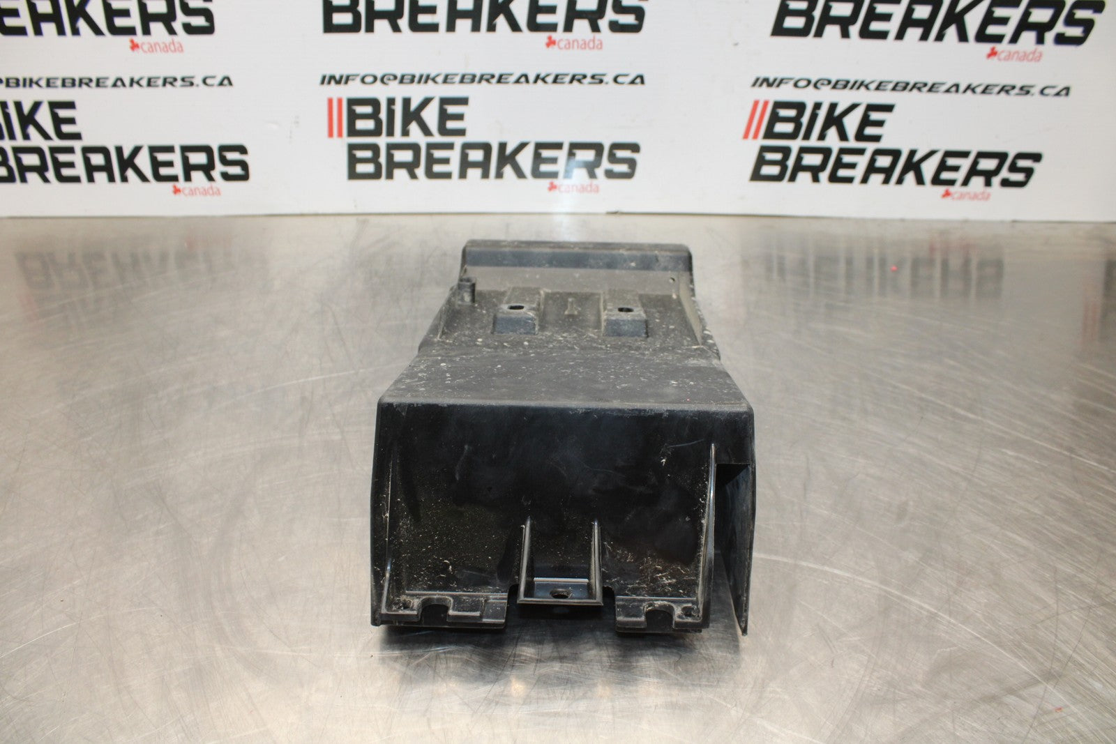 18-23 KAWASAKI NINJA 400 EX400 ABS REAR TAIL BATTERY TRAY PLASTIC BB177