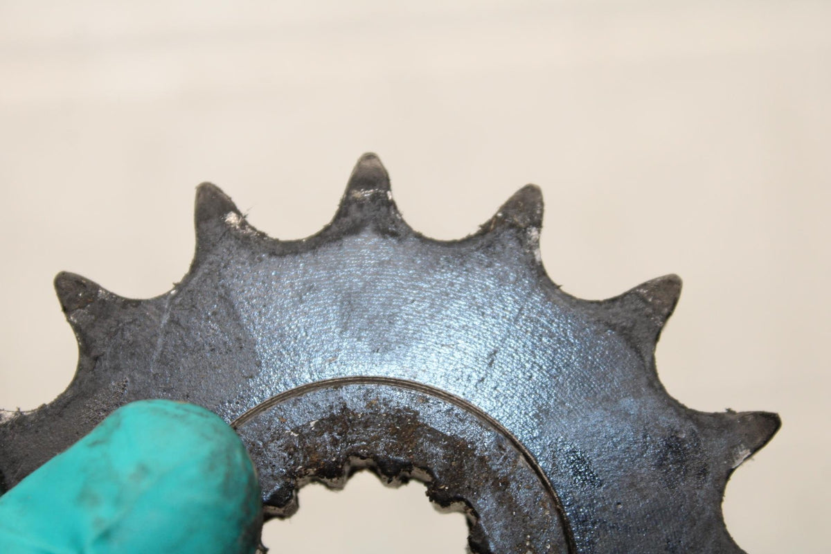 2007 Yamaha YZF R6 FRONT SPROCKET 2C0-17460-00-00 BB590