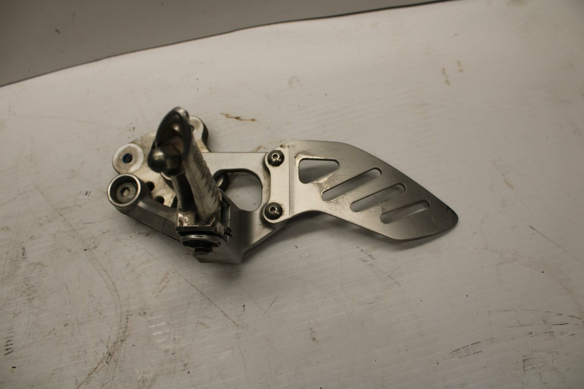 08-09 SUZUKI GSXR600 LEFT REARSET REAR SET DRIVER FOOT PEG REST STOP BB250