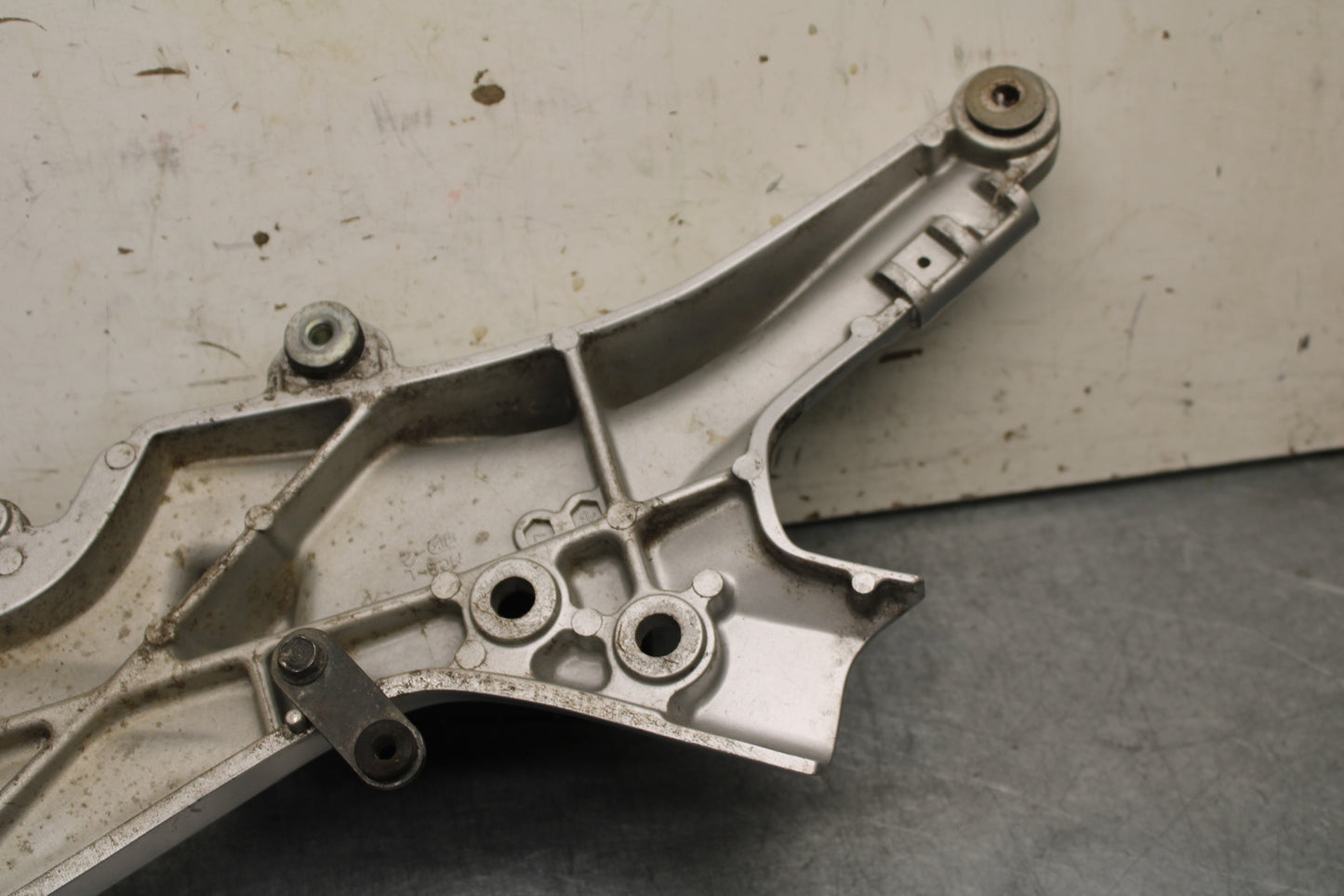 04-12 HONDA ST1300A LEFT FRONT FOOT REST PEG STEP MOUNT BRACKET BB669