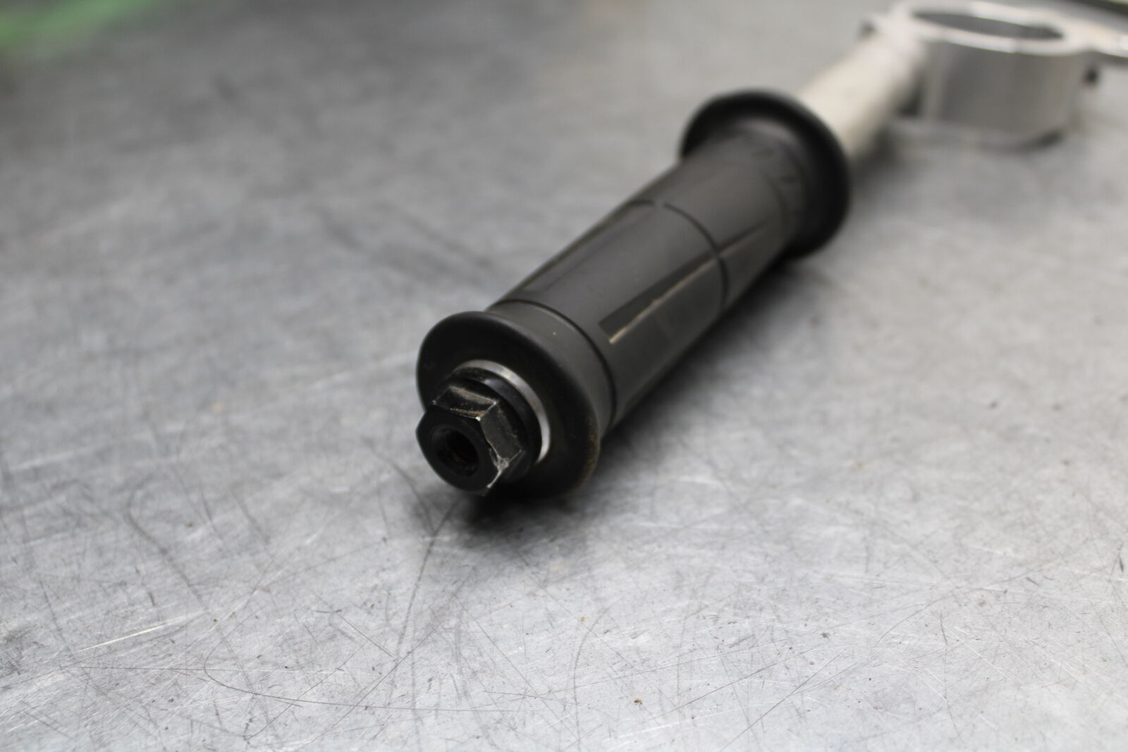 16 KAWASAKI NINJA ZX10R LEFT CLIP ON HANDLEBAR 46003-0657 BB650