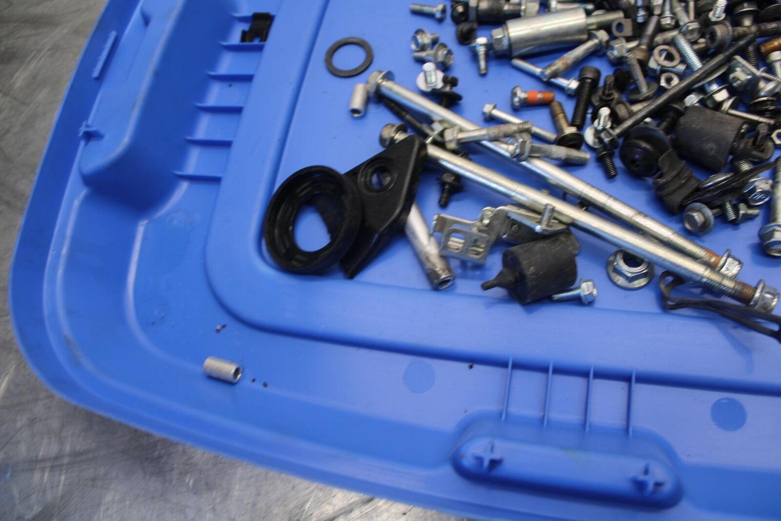 2017 Suzuki SV650 SV650AL7 ABS ENGINE LEFTOVER BOLTS HARDWARE MOTOR SCREWS BB512