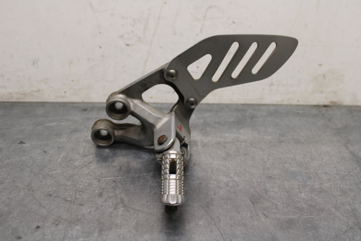 06-07 SUZUKI GSXR750 LEFT REARSET REAR SET DRIVER FOOT PEG REST STOP BB132