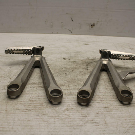05-06 HONDA CBR600RR REAR BACK PASSENGER PEG SET PAIR BB307