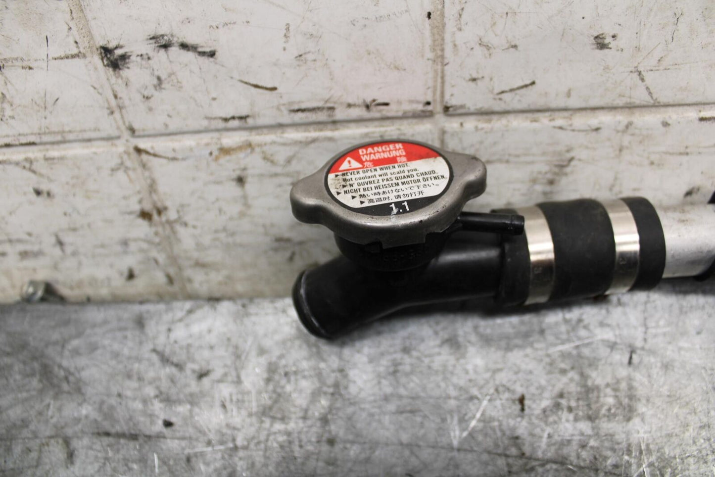 2002 Yamaha YZF R6 RADIATOR CAP HOSE PIPE 5SL-12462-00-00 BB545
