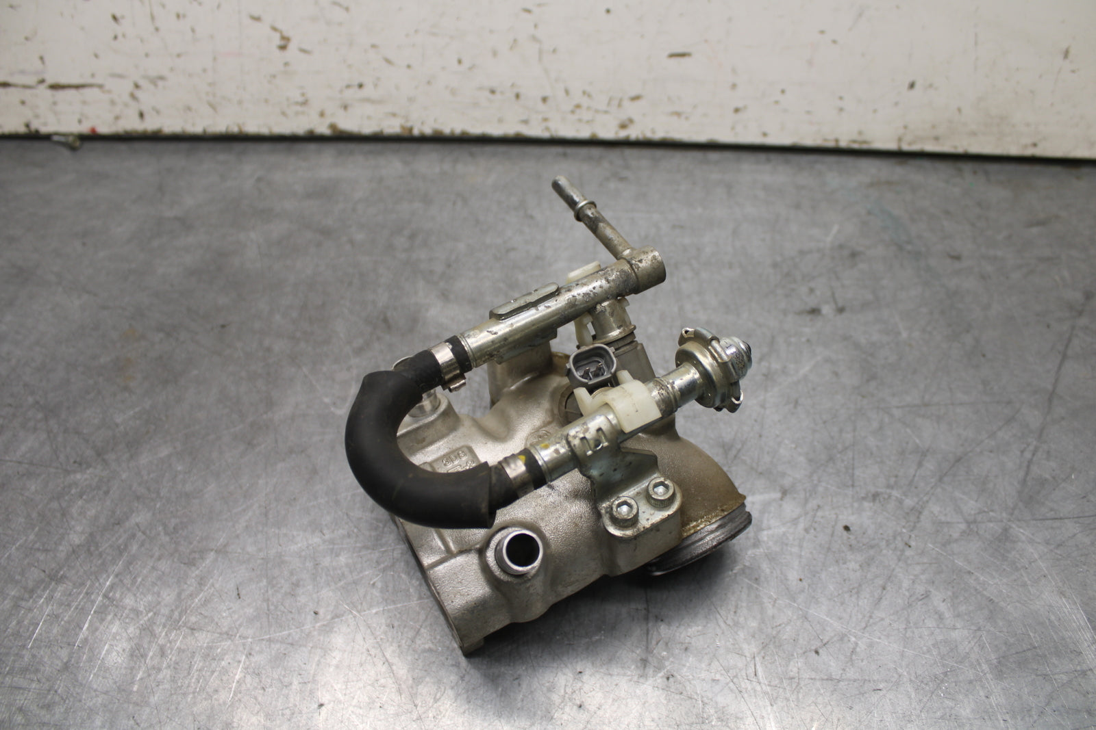 14-15 YAMAHA V STAR 1300 XVS1300CT TOURER AIR INTAKE MANIFOLD BB722