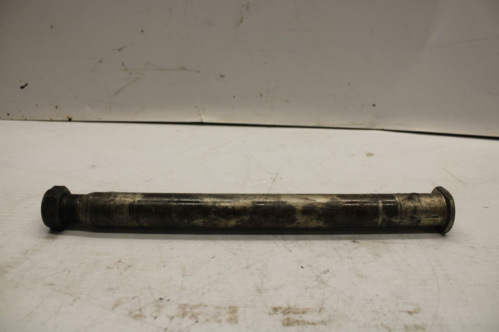 07 YAMAHA YZF R6 2c0 REAR AXLE BACK WHEEL RIM PIVOT BOLT AXEL  BB284