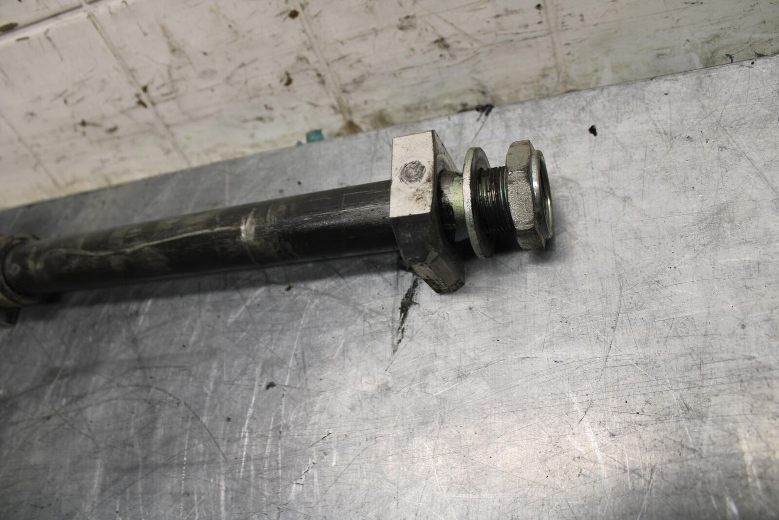 08-10 SUZUKI GSXR750 REAR AXLE BACK WHEEL RIM PIVOT BOLT AXEL 64711-49G00 bb476