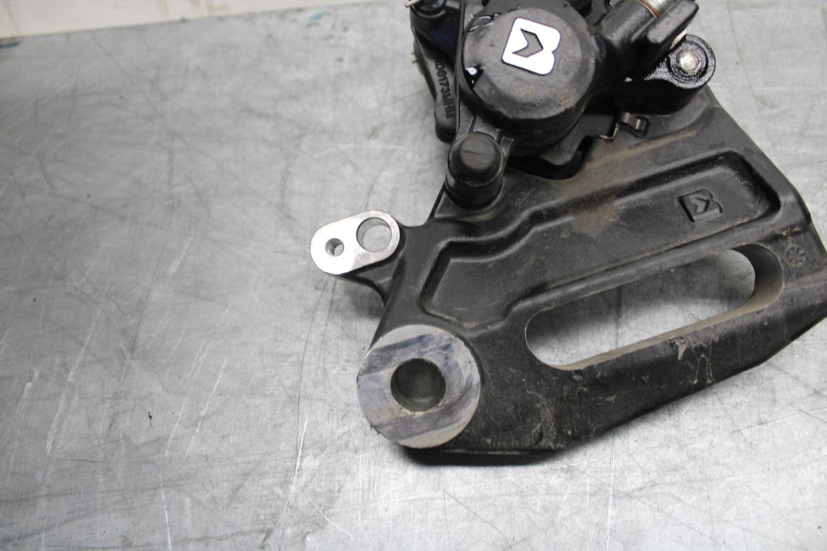 21 HUSQVARNA VITPILEN 401 REAR BACK BRAKE CALIPER W MOUNT BRACKET BB467