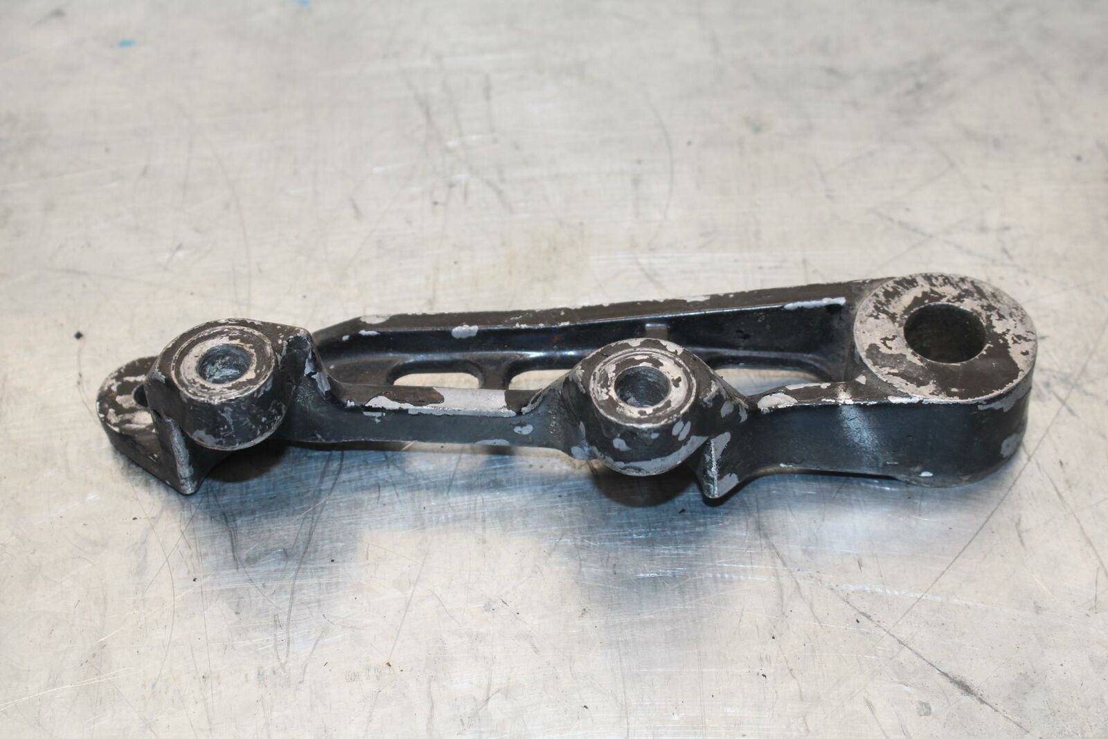 85 YAMAHA RZ500 REAR BRAKE CALIPER HANGER BACK MOUNTING BRACKET BB27 C